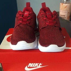 NEVER WORN! Brand new Nike Roshe 1